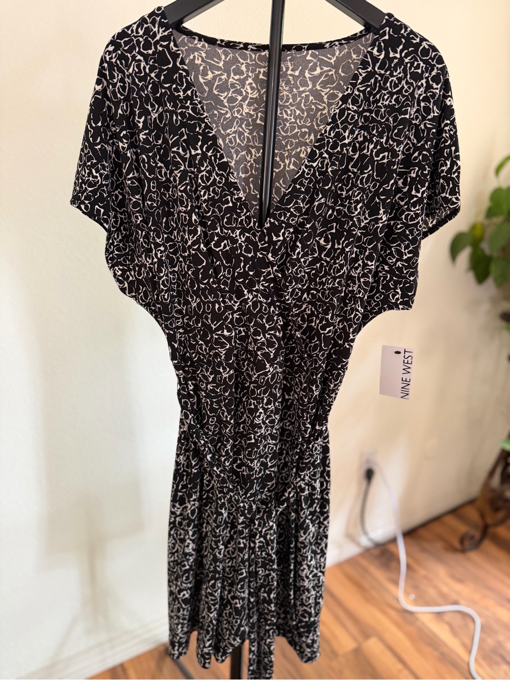 Nine West Black and White Floral-Print V-Neck Dress